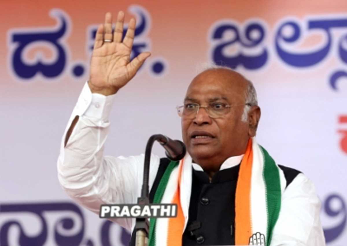 कर्नाटक : भाजपा विधायक ने सोनिया गांधी को कहा विष कन्या